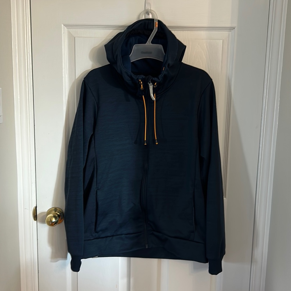 Bench Men’s Large hooded sweatshirt with turtle neck.